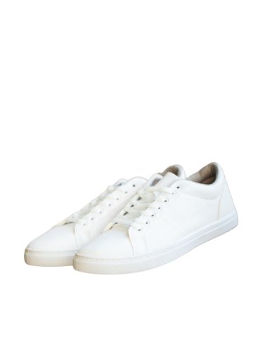 casual shoes